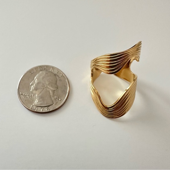 18K Gold Plated Wave Geometric Open Ring - Picture 4 of 4